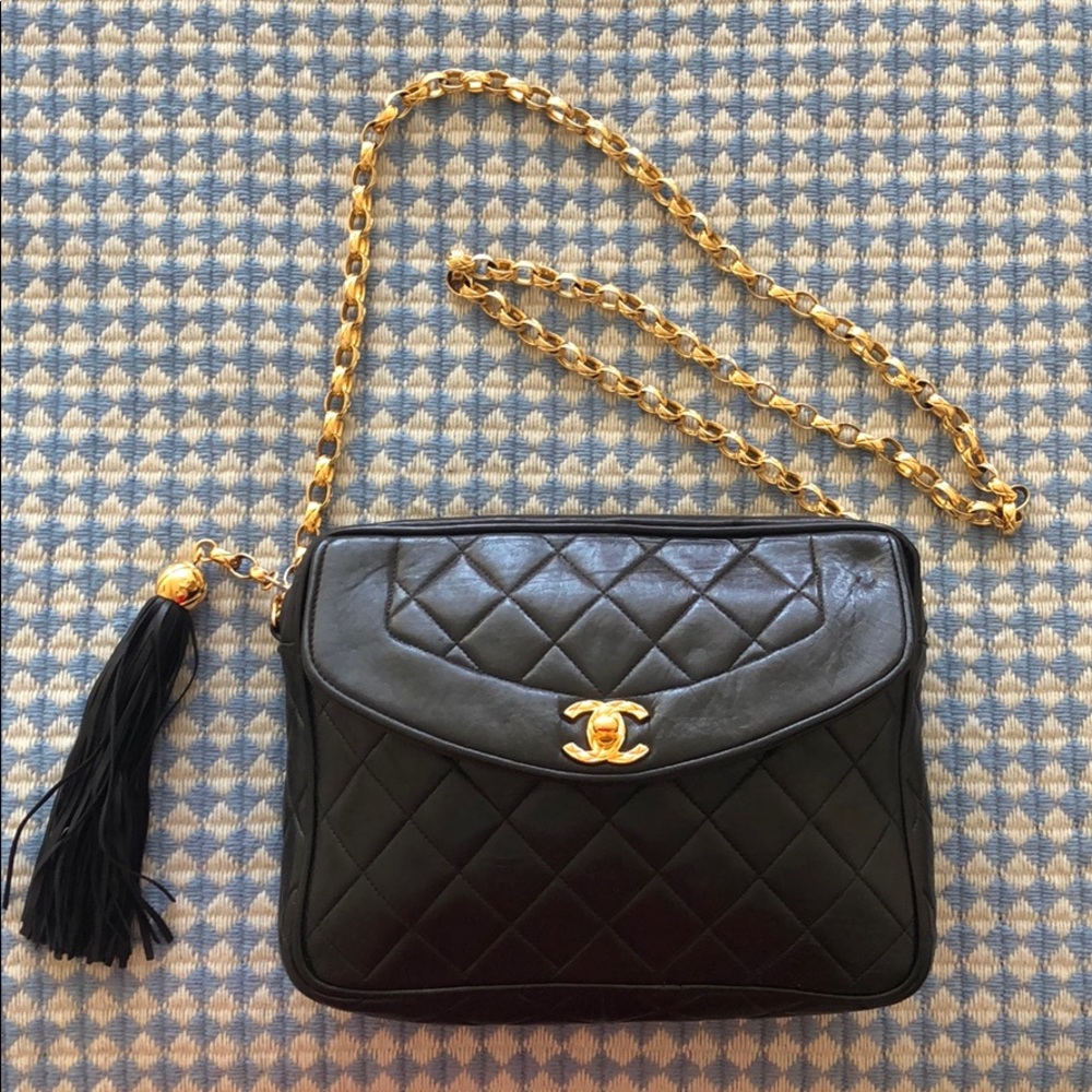 CHANEL shoulder bag